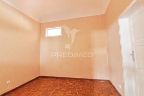 Edificio com 2 apartamentos no centro de odemira