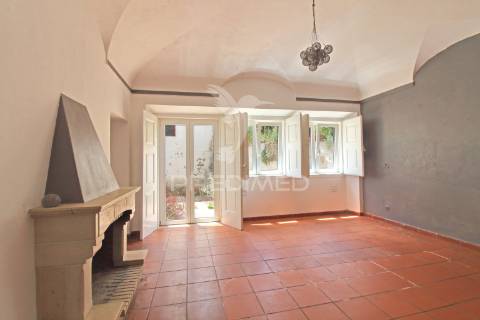 Edificio com 2 apartamentos no centro de odemira