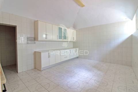 Edificio com 2 apartamentos no centro de odemira