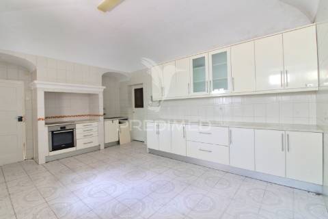 Edificio com 2 apartamentos no centro de odemira