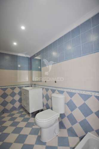 Moradia t4 com áreas amplas, garagem 100m² e vista desafogada!