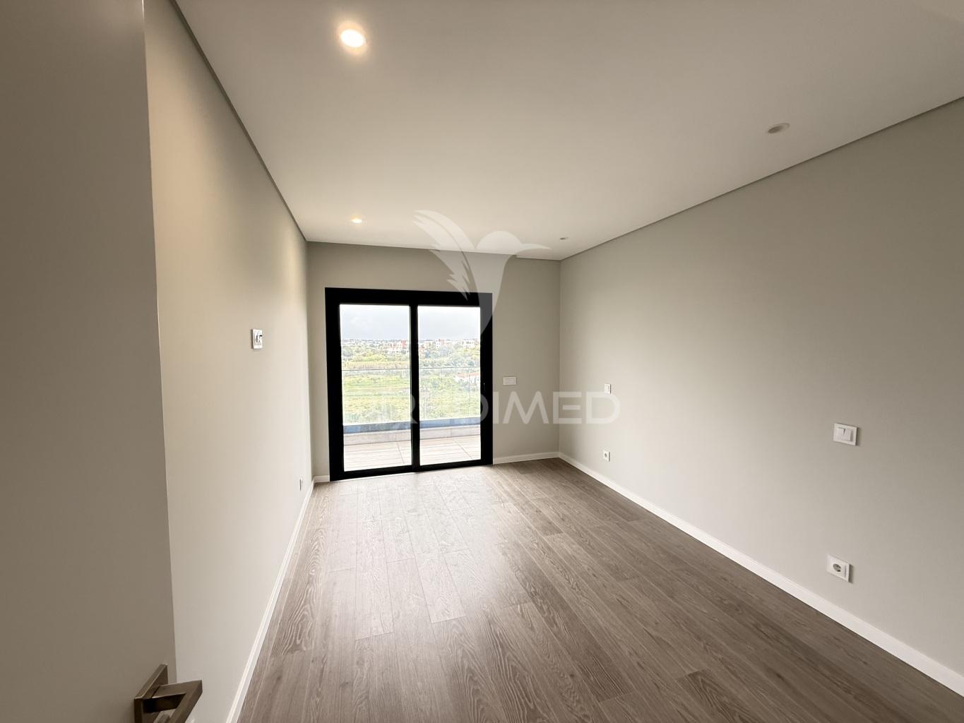 Apartamento t2 novo com garagem
