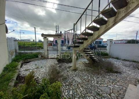 Moradia t3 com lareira e logradouro