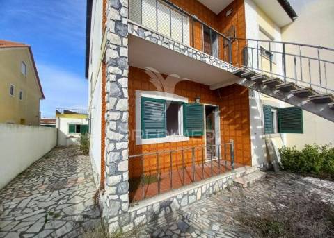 Moradia t3 com lareira e logradouro