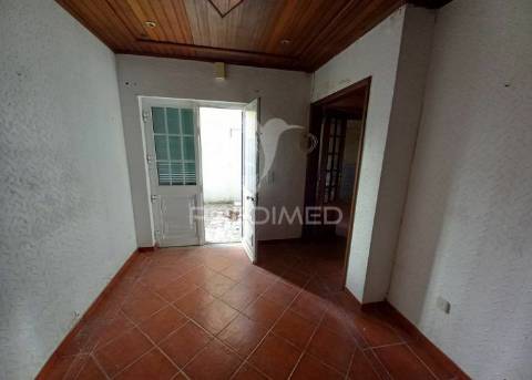 Moradia t3 com lareira e logradouro