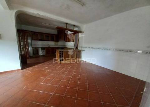 Moradia t3 com lareira e logradouro