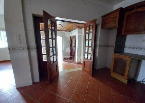 Moradia t3 com lareira e logradouro