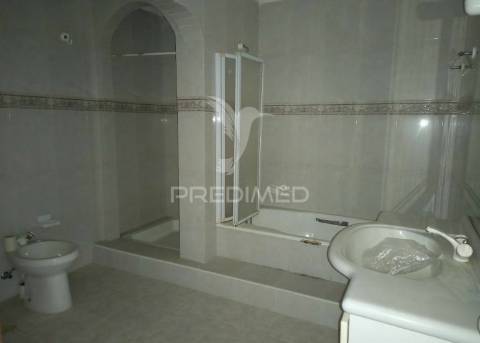 Moradia t3 com lareira e logradouro