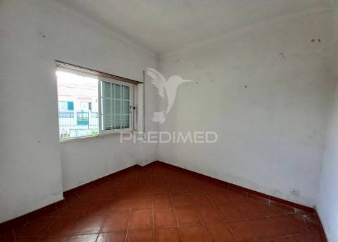 Moradia t3 com lareira e logradouro