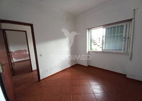 Moradia t3 com lareira e logradouro