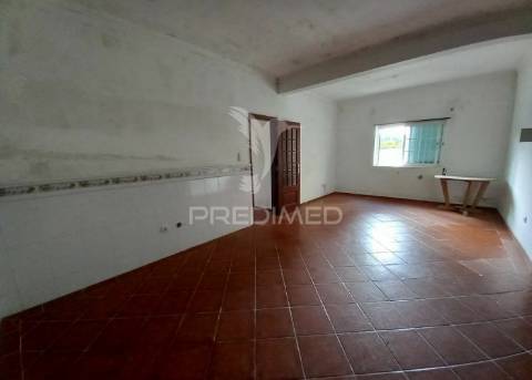 Moradia t3 com lareira e logradouro