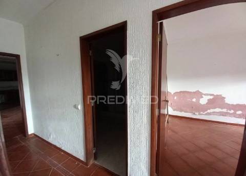 Moradia t3 com lareira e logradouro