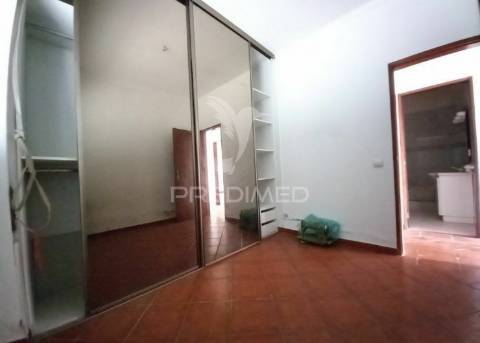 Moradia t3 com lareira e logradouro