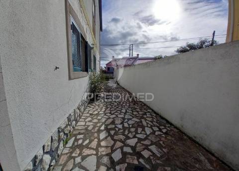 Moradia t3 com lareira e logradouro