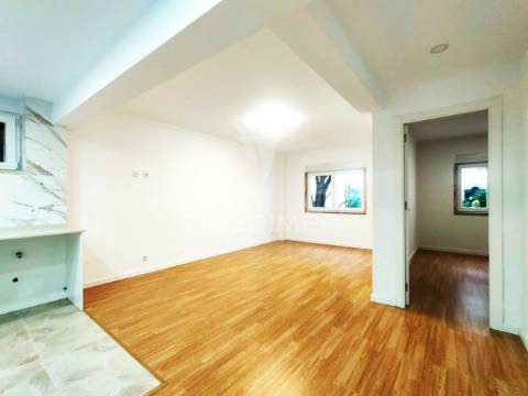 Apartamento t2 | remodelado | tapada mercês | sintra