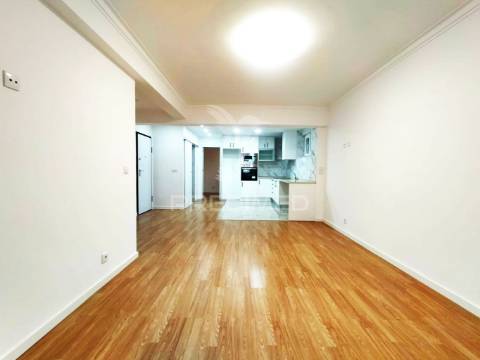 Apartamento t2 | remodelado | tapada mercês | sintra