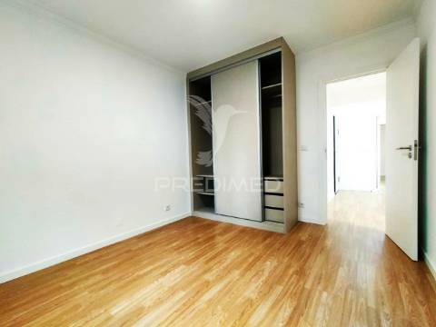 Apartamento t2 | remodelado | tapada mercês | sintra