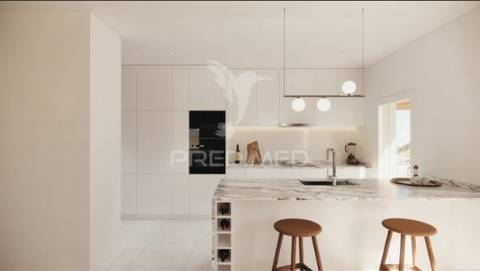 Moradia independente t4 em sesimbra (carrasqueira)