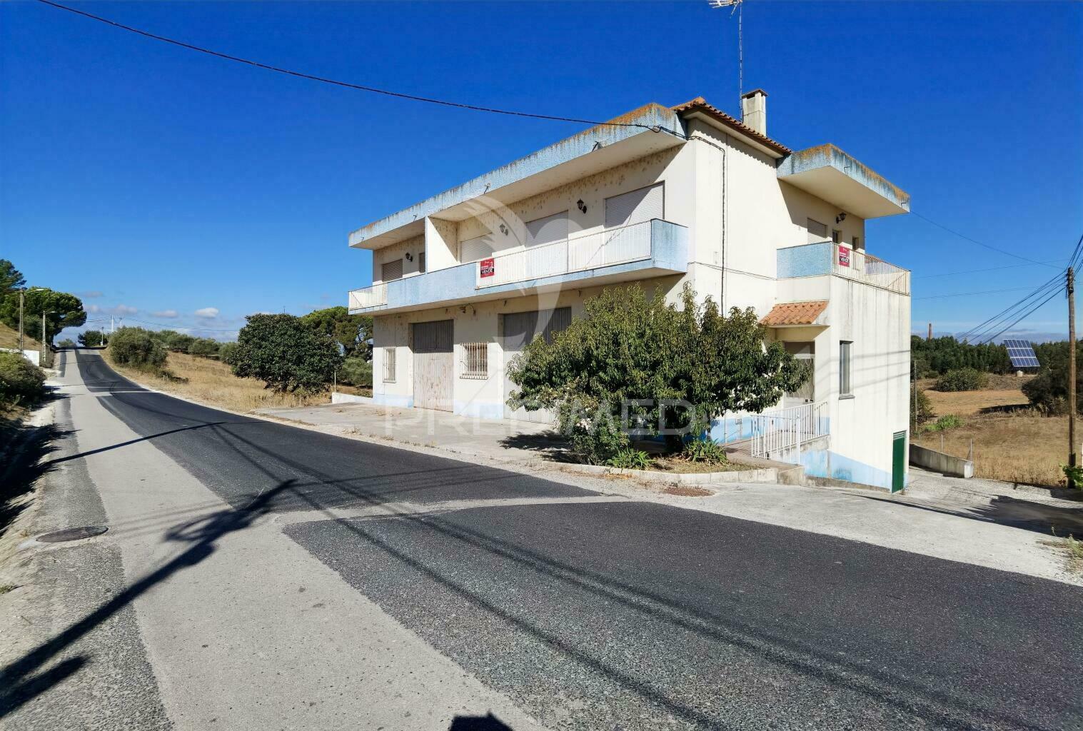 Moradia t7 situada na vila de tremes- santarém