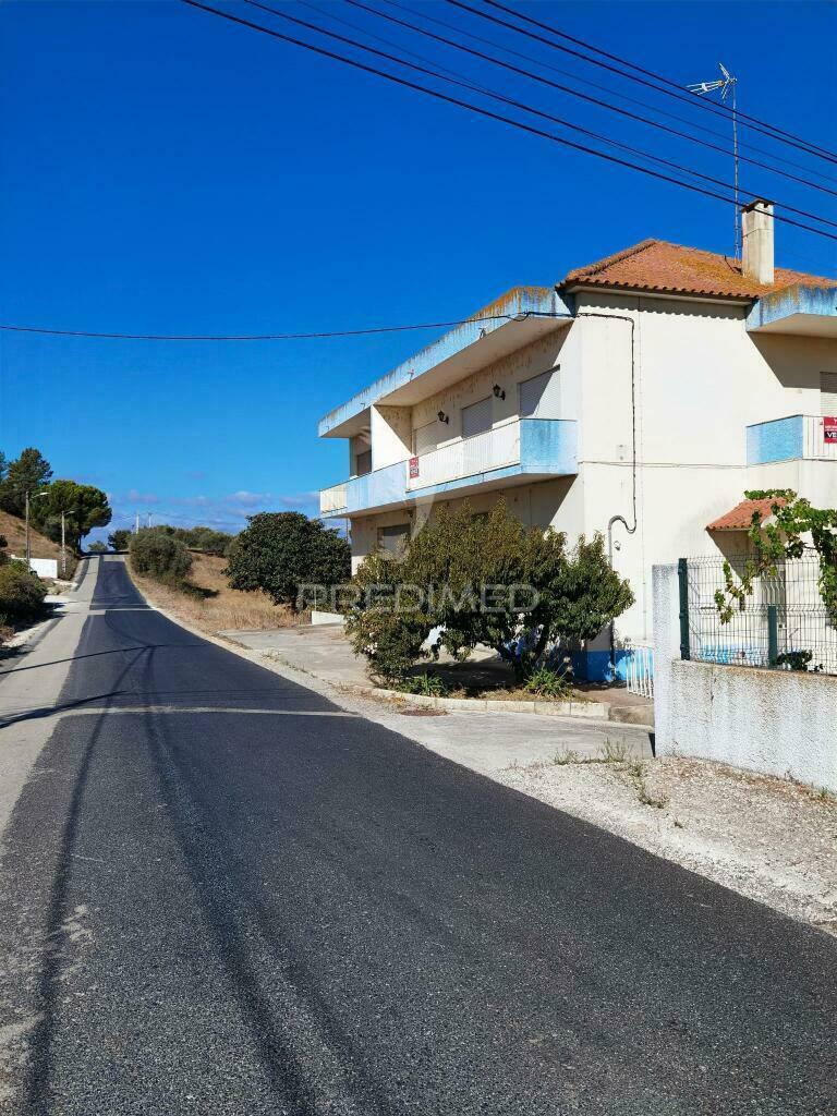 Moradia t7 situada na vila de tremes- santarém