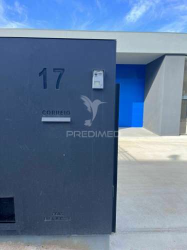 Arrendar armazéns novos com logradouro em frielas,  lisboa