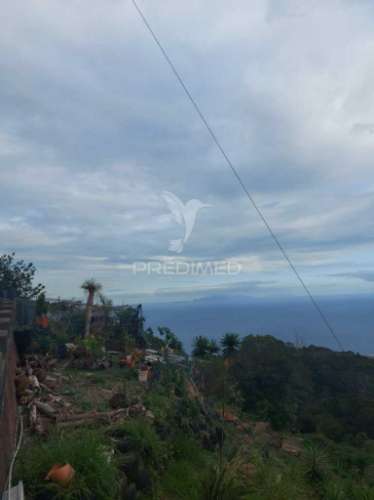 Terreno rústico em  água de  pena .
