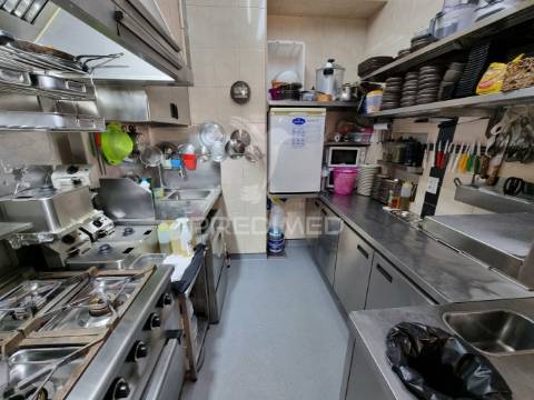 Restaurante na zona ribeirinha com 40 lugares