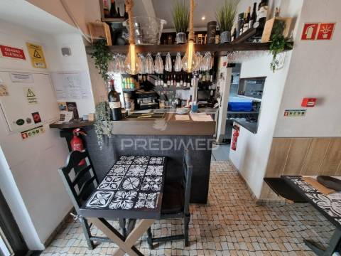 Restaurante na zona ribeirinha com 40 lugares