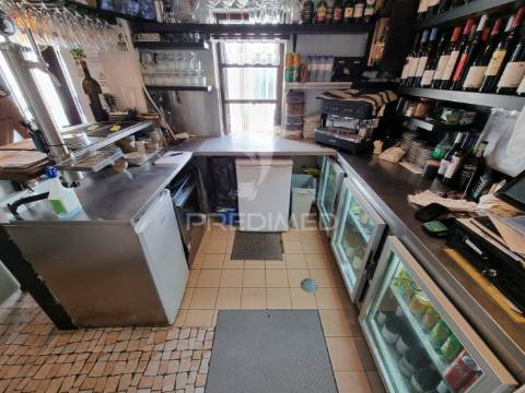 Restaurante na zona ribeirinha com 40 lugares