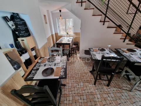 Restaurante na zona ribeirinha com 40 lugares