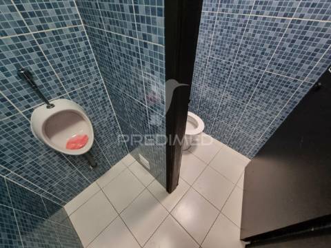 Restaurante na zona ribeirinha com 40 lugares