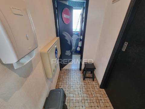 Restaurante na zona ribeirinha com 40 lugares