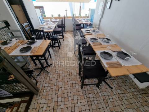 Restaurante na zona ribeirinha com 40 lugares
