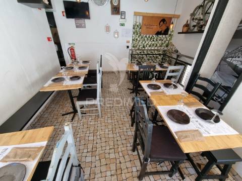 Restaurante na zona ribeirinha com 40 lugares