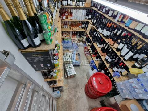 Restaurante na zona ribeirinha com 40 lugares