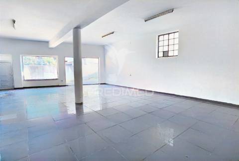 Espaço comercial para arrendamento! amiais de baixo / santarém