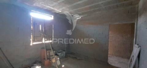 Moradia t4, em construção - cuba