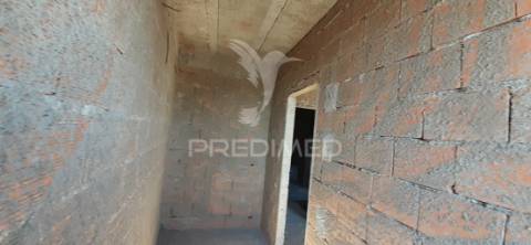 Moradia t4, em construção - cuba