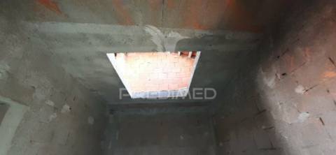 Moradia t4, em construção - cuba