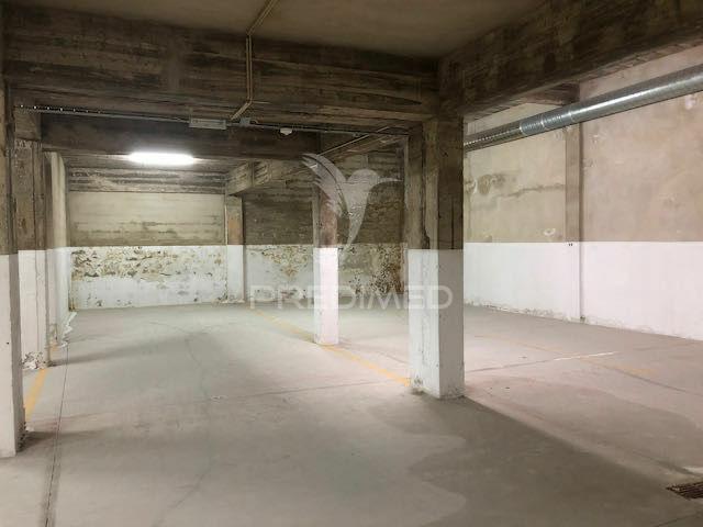 Cave com área total de 792 m2