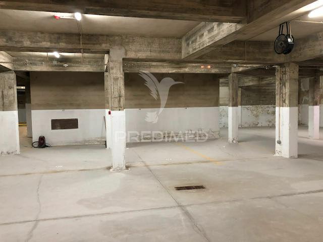 Cave com área total de 792 m2