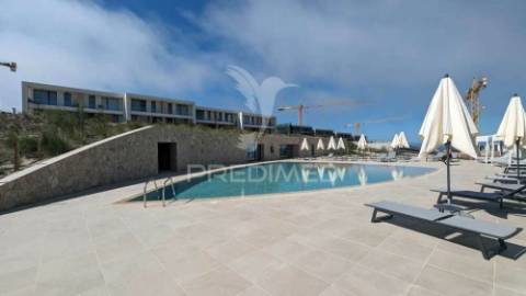 Moradia duplex geminada com 3 quartos no west cliffs, óbidos