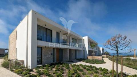 Moradia duplex geminada com 3 quartos no west cliffs, óbidos