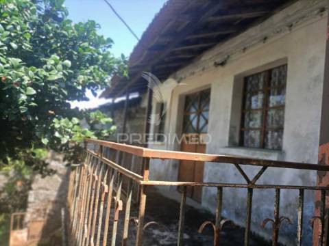 Moradias para restaurar em guilhofrei, vieira do minho