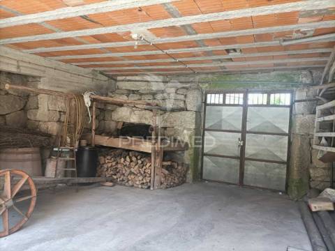 Moradias para restaurar em guilhofrei, vieira do minho