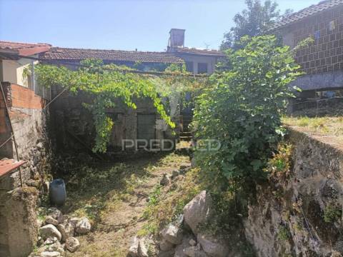 Moradias para restaurar em guilhofrei, vieira do minho