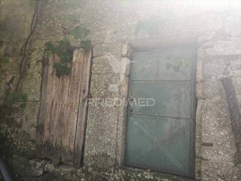 Moradias para restaurar em guilhofrei, vieira do minho