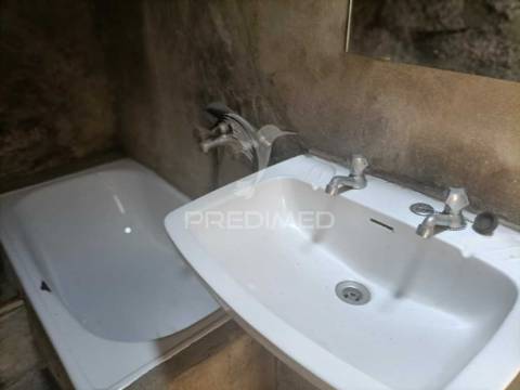 Moradias para restaurar em guilhofrei, vieira do minho