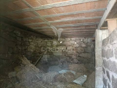 Moradias para restaurar em guilhofrei, vieira do minho