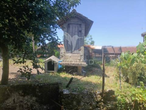 Moradias para restaurar em guilhofrei, vieira do minho